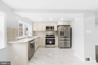 1171 E Sharpnack St, Philadelphia, PA 19150
