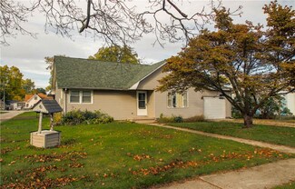 18 E Lane St, Henning, IL 61848