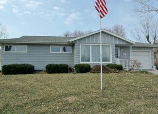 400 Pawnee St, Hiawatha, KS 66434