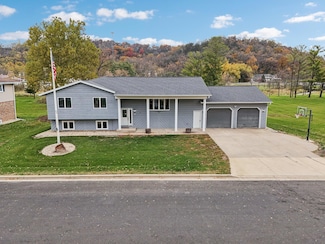1514 Riverview Dr, Black Earth, WI 53515