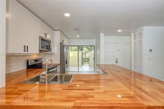 3905 Adra Ave Unit J46B, Doral, FL 33178