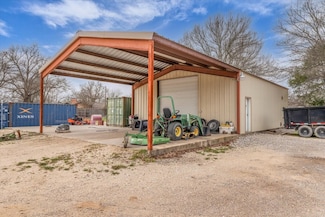 715 E Main St, Fairfield, TX 75840