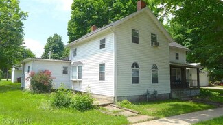 213 S Kimmel St, Berrien Springs, MI 49103