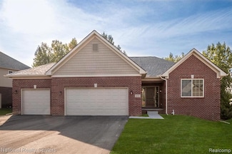 53179 Woodland Dr, Chesterfield Township, MI 48051