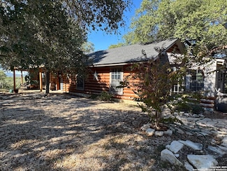 620 Lake Forest Rd, Pipe Creek, TX 78063