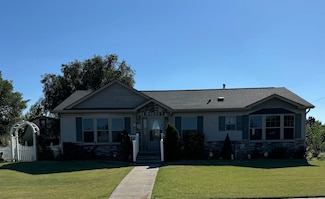 705 Lovers Ln, Ness City, KS 67560
