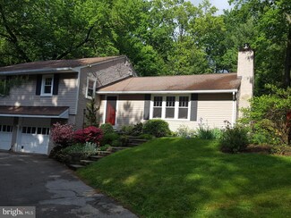 17 Cypress Ln, Berwyn, PA 19312