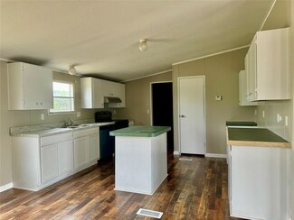 1011 Ben Dr, Cleburne, TX 76031