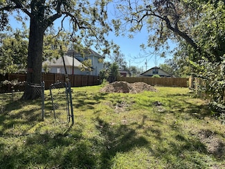 103 E Lobit St, Baytown, TX 77520