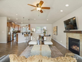 2013 N Nyborg Way, Meridian, ID 83646