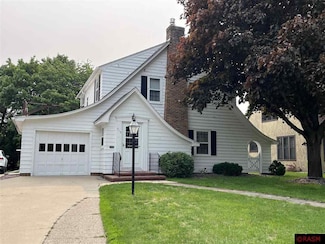 915 Armstrong Blvd N, Saint James, MN 56081