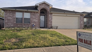 808 Wilmor Ct, Arlington, TX 76018