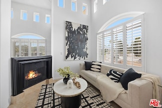 12060 Hoffman St Unit 305, Studio City, CA 91604