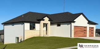 8700 Honeybee Ln, Lincoln, NE 68526