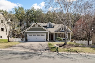 9711 Tree Farm Rd, Eden Prairie, MN 55347
