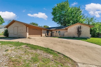 4225 Dawn Dr, Benbrook, TX 76116