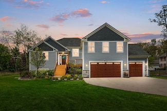 589 Quassey Ave, Lake Bluff, IL 60044