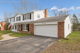 5593 Woodwind Dr, Bloomfield Hills, MI 48301