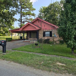 3806 W Short 2nd Ave, Pine Bluff, AR 71601