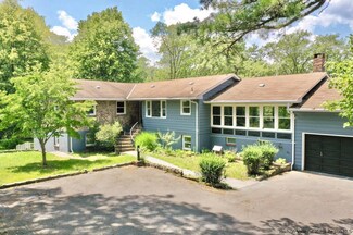 30 Rock Haven Rd, Kerhonkson, NY 12446