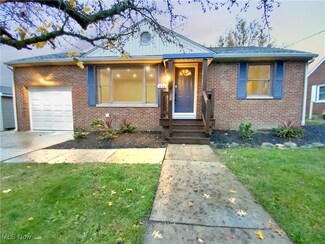436 Adena St NE, North Canton, OH 44720