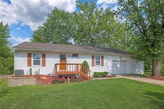 25605 S Lake Annette Rd, Freeman, MO 64746