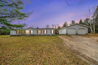6620 Forsyth Dr, Cheboygan, MI 49721