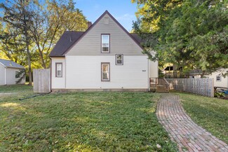 907 W Washington St, Champaign, IL 61821
