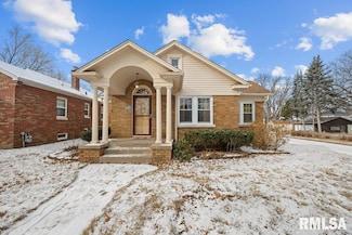 2634 Carey Ave, Davenport, IA 52803