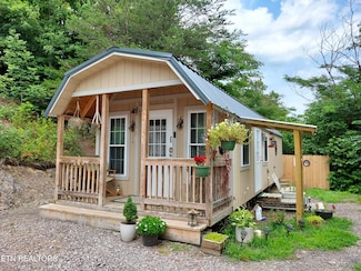 152 E Greenway St, Sneedville, TN 37869