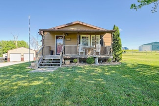 1426 Loveland Dr, Stewartsville, MO 64490