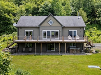 1045 Ring Rd, Waterbury Center, VT 05677