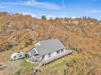 5977 Dark Hollow Rd, Medford, OR 97501