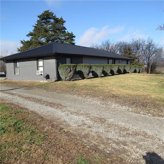 8019 NW Sale Barn Rd, Cameron, MO 64429