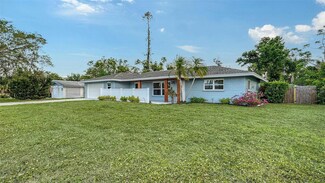 2825 Pinecrest St, Sarasota, FL 34239