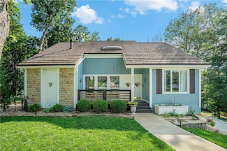 208 NE Landings Cir, Lees Summit, MO 64064