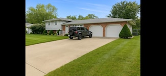 613 Dogwood Dr, Trail Creek, IN 46360