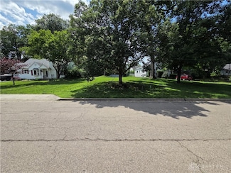 2923 Robin Rd, Dayton, OH 45409