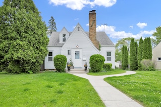 608 N Holden St, Port Washington, WI 53074