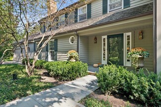 310 Weatherford Ct, Lake Bluff, IL 60044