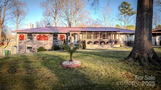 152 Woodlynn Dr, Charlotte, NC 28214