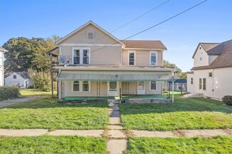 30 Vincennes Ave, Oakdale, PA 15071