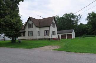 11310 W Yates Center Rd, Lyndonville, NY 14098