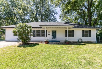 714 E Van Buren St, Bolivar, MO 65613