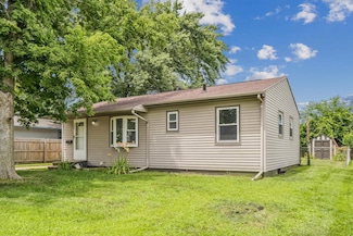 1662 Golden Valley Dr, Waterloo, IA 50703