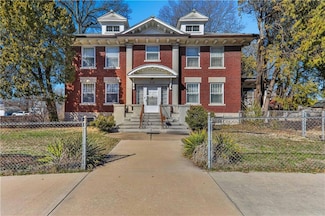 416 W 6th St, Coffeyville, KS 67337