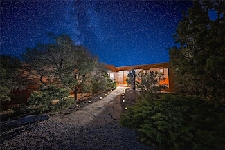 1204 Callejon Arias, Santa Fe, NM 87501