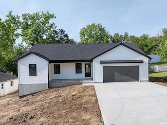 1724 28th St, Bedford, IN 47421