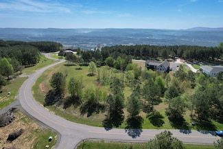 201 Pioneer Rd, Jasper, TN 37347
