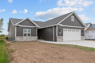 3710 E Callalilly Ln, Appleton, WI 54913